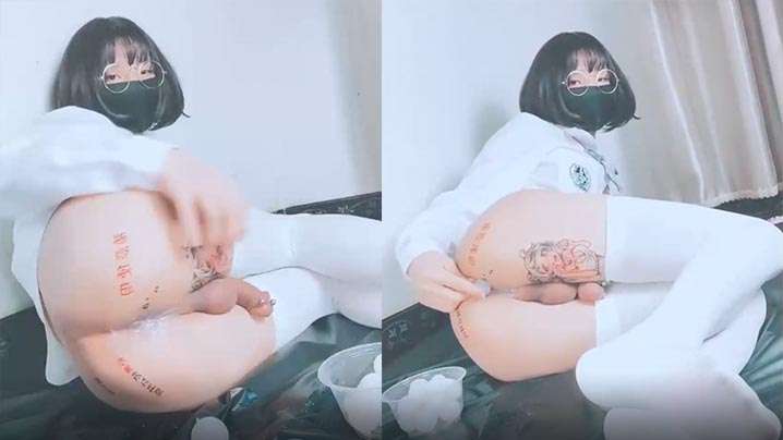 伪娘白丝骚穴塞入硅胶球，爆操产卵狂喷浓精